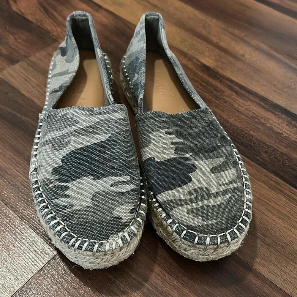 NWOT SPLENDID Laney Camo Platform Espadrille Slip On Size 8
